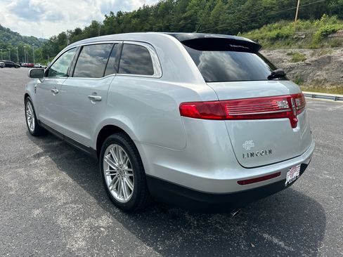 Used 2019 Lincoln MKT AWD image 5