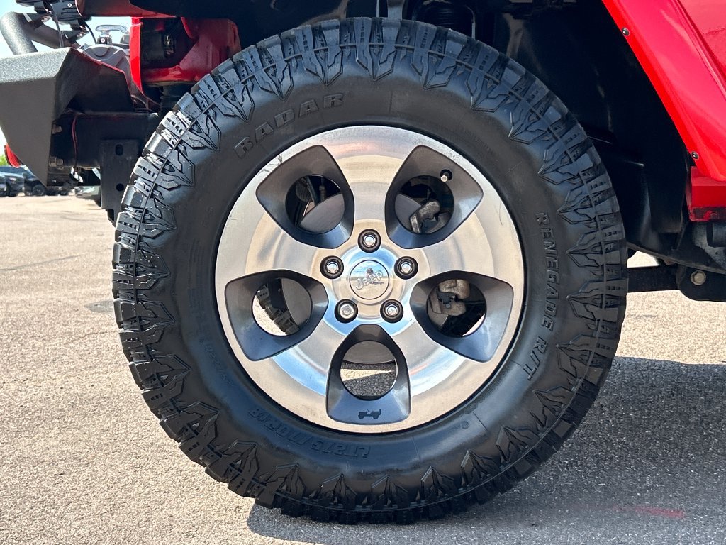 Used 2017 Jeep Wrangler Unlimited Sahara w/ Connectivity Group AWD/4WD image 24