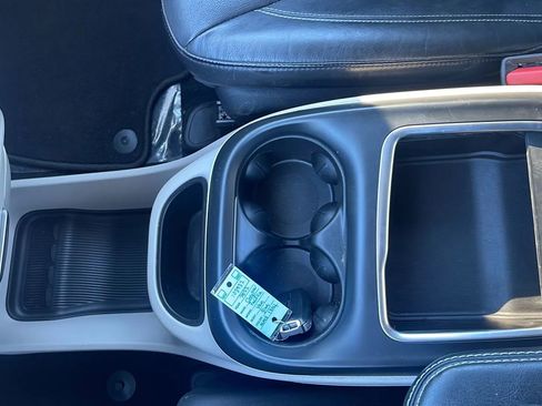 Used 2022 Chrysler Pacifica Touring-L image 24