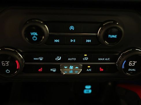 Used 2025 Ford Bronco Heritage Edition AWD/4WD image 24