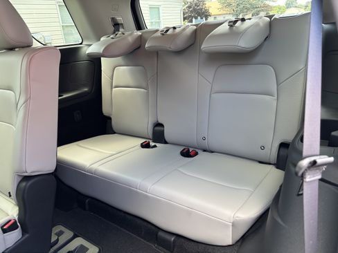 Used 2025 Nissan Pathfinder SL AWD/4WD image 15