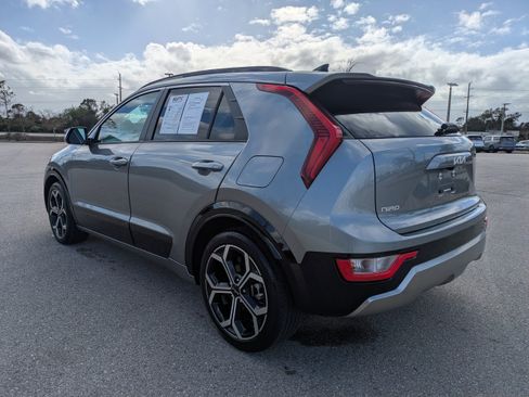 Certified 2024 Kia Niro EX Touring image 7
