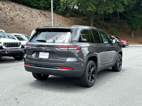 Used 2023 Jeep Grand Cherokee Limited w/ Luxury Tech Group II RWD image 5