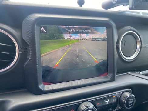 Used 2020 Jeep Gladiator Overland AWD/4WD image 20