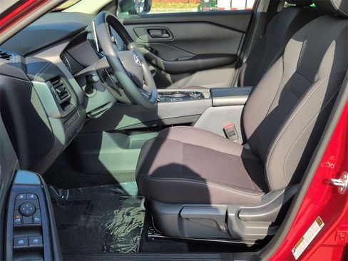 Used 2025 Nissan Rogue S image 14