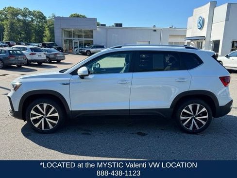 Certified 2023 Volkswagen Taos SE w/ Panoramic Sunroof Package FWD image 9