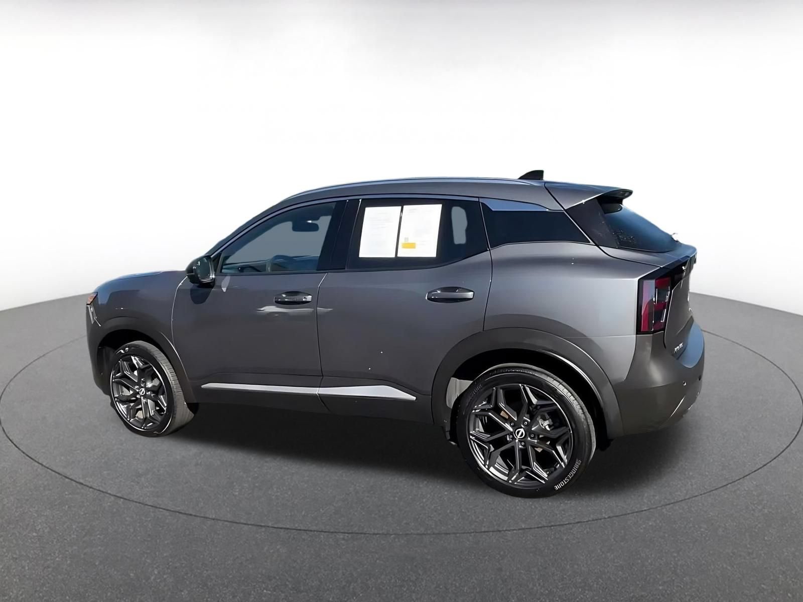 Used 2026 Nissan Kicks SR FWD image 9