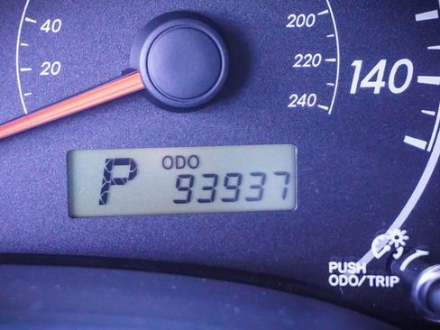 Used 2013 Toyota Corolla LE image 9