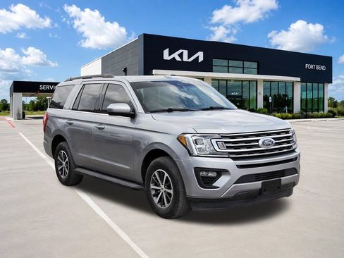 Used 2021 Ford Expedition XLT RWD image 3
