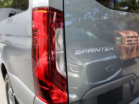 Used 2024 Mercedes-Benz Sprinter 2500 image 41