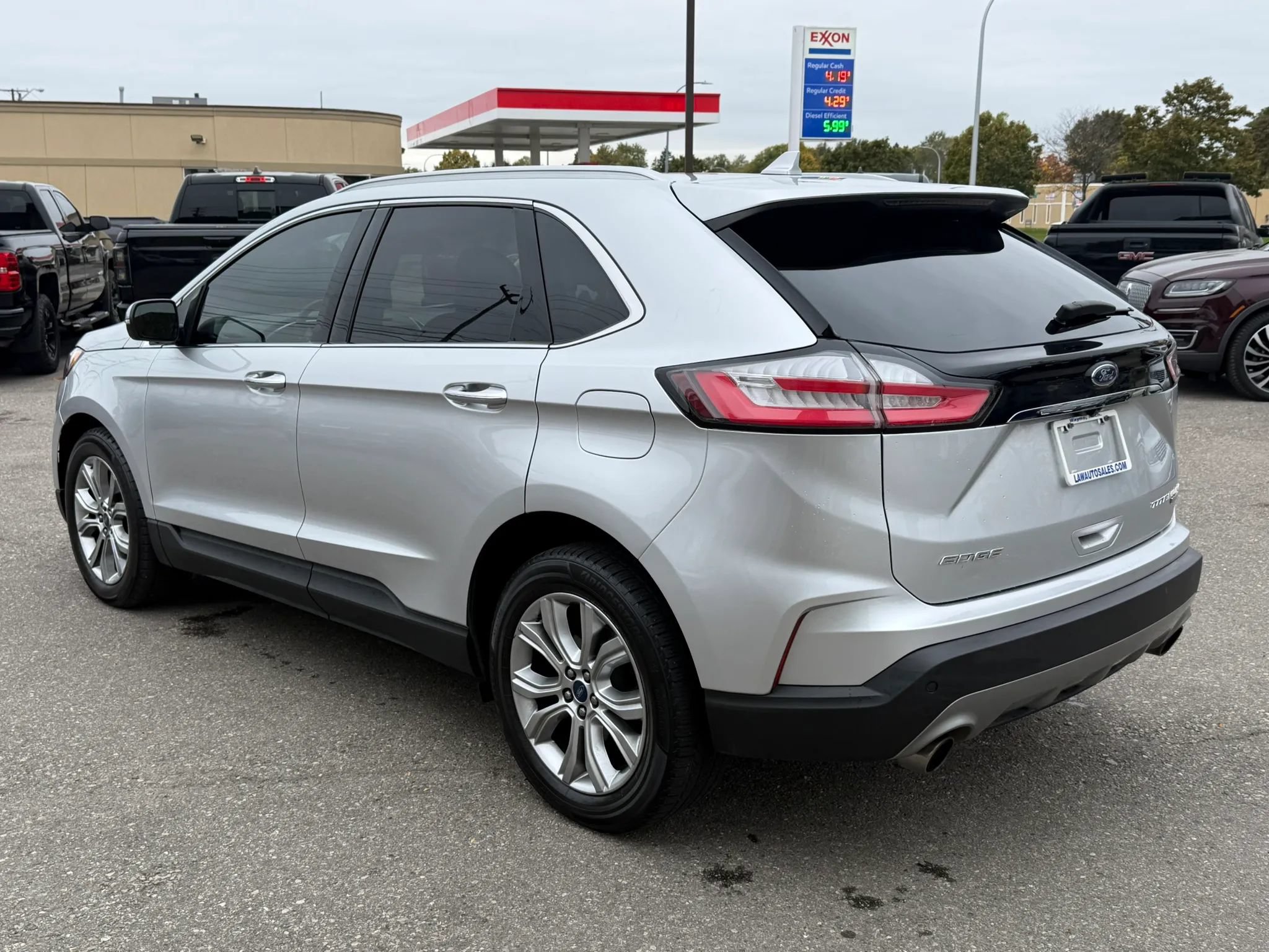 Used 2019 Ford Edge Titanium FWD image 7