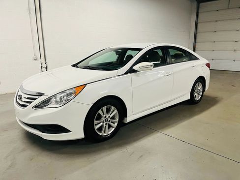 Used 2014 Hyundai Sonata GLS w/ Popular Equipment Group 2 FWD image 2