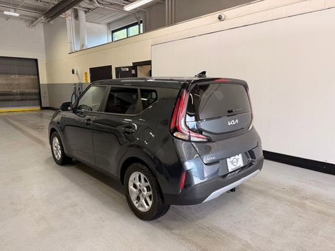 Used 2025 Kia Soul LX w/ LX Technology Package FWD image 3