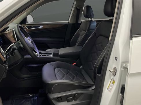 Used 2024 Volkswagen Atlas SE FWD image 9