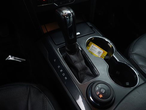 Used 2017 Ford Explorer XLT w/ Equipment Group 202A image 21