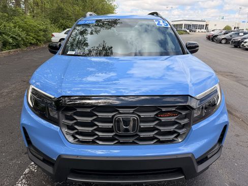 Certified 2025 Honda Passport TrailSport image 8