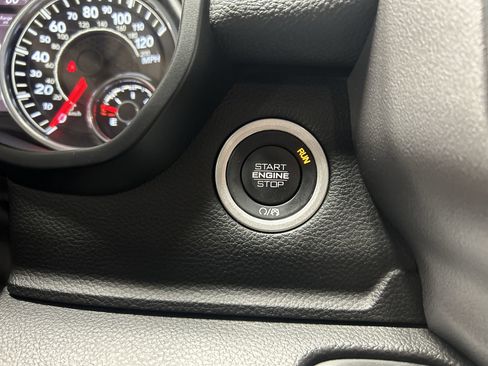 Used 2024 RAM 1500 Laramie AWD/4WD image 18