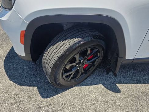 Used 2023 Jeep Grand Cherokee Limited AWD/4WD image 28