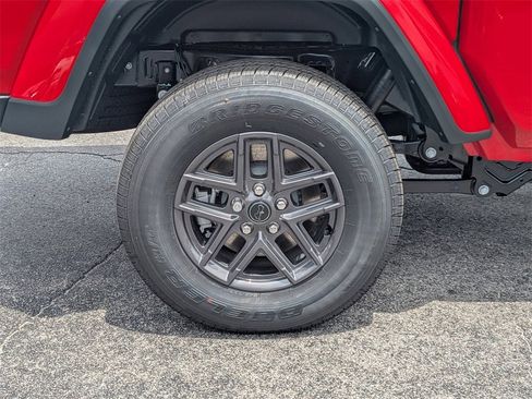 New 2025 Jeep Gladiator Sport image 11