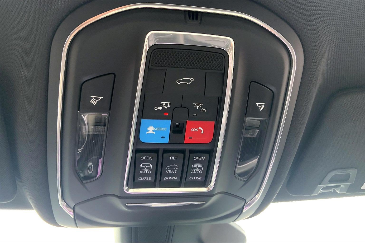 Certified 2024 Jeep Grand Cherokee Limited AWD/4WD image 32