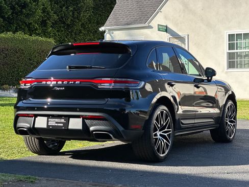Certified 2025 Porsche Macan AWD/4WD image 8