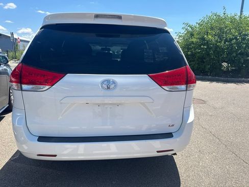 Used 2011 Toyota Sienna LE FWD image 5