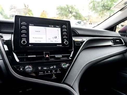 Used 2024 Toyota Camry SE image 23