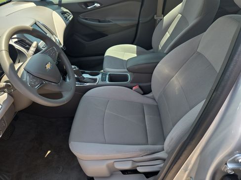 Used 2018 Chevrolet Cruze LT FWD image 5