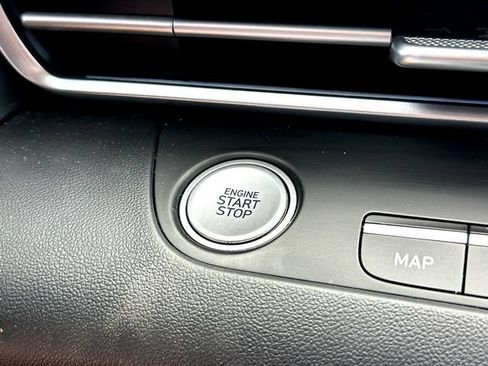 Used 2025 Hyundai Elantra Limited FWD image 16