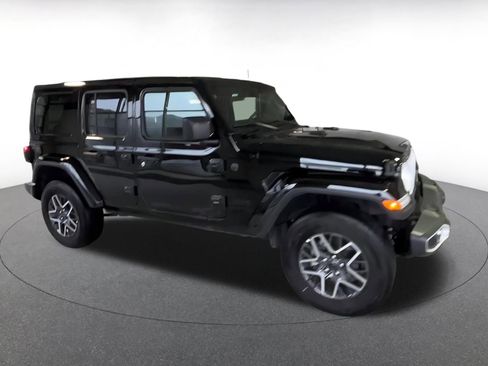 Used 2025 Jeep Wrangler Sahara image 6