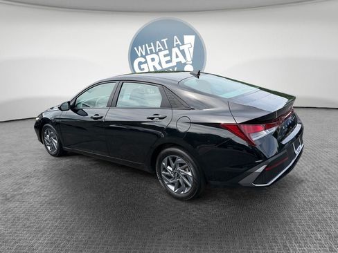 Used 2024 Hyundai Elantra SEL FWD image 6
