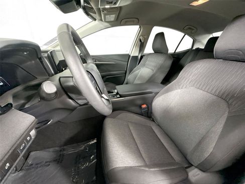 Used 2025 Toyota Camry LE w/ Convenience Package FWD image 3