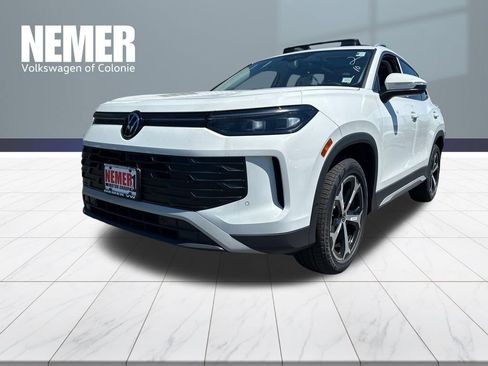 New 2026 Volkswagen Tiguan SE AWD/4WD image 1