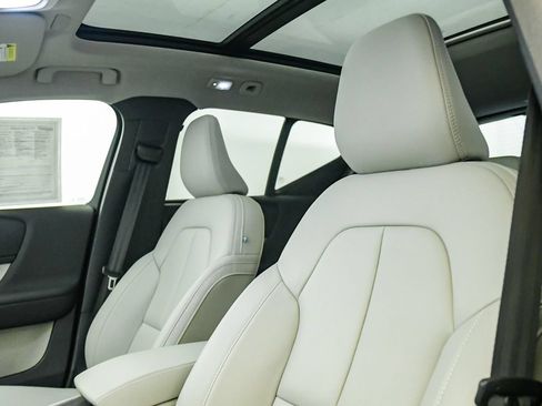 Certified 2026 Volvo XC40 B5 Plus w/ Protection Package Premier AWD/4WD image 18