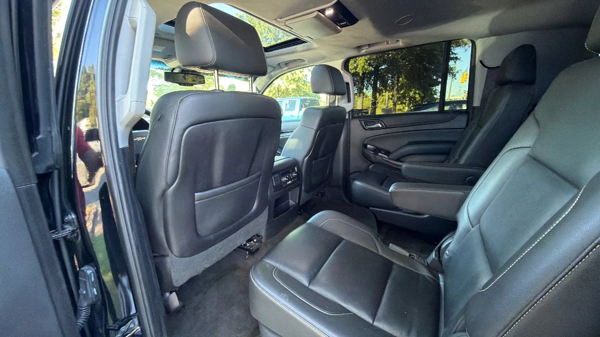 Used 2015 Chevrolet Suburban LT RWD image 24