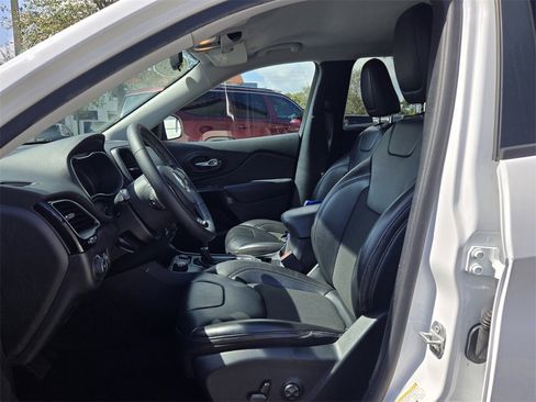 Used 2020 Jeep Cherokee Latitude Plus image 13