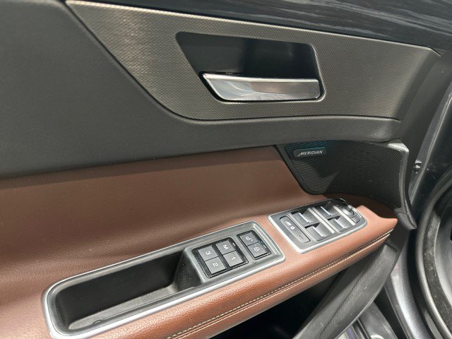 Used 2019 Jaguar XF S AWD/4WD image 40