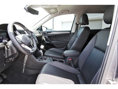 Used 2022 Volkswagen Tiguan SE image 30