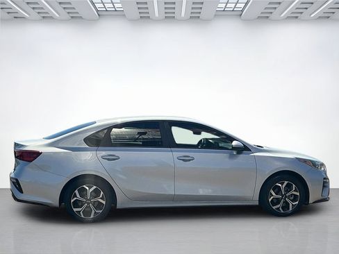 Used 2020 Kia Forte LXS FWD image 9