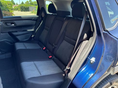 Used 2025 Nissan Rogue SV FWD image 39