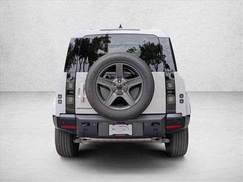 New 2026 Land Rover Defender 110 X-Dynamic SE image 7