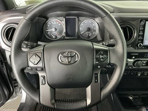 Used 2021 Toyota Tacoma TRD Sport w/ Technology Package AWD/4WD image 15