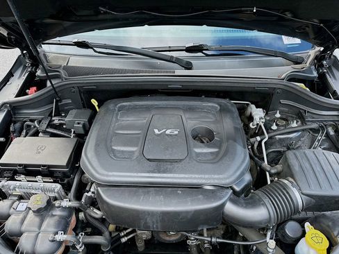 Used 2018 Jeep Grand Cherokee Laredo image 35