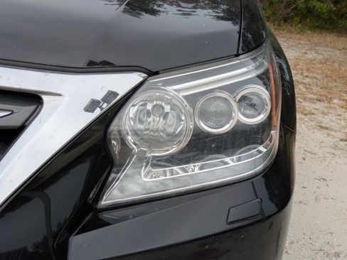 Used 2018 Lexus GX 460 image 9