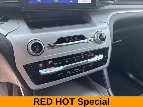 Used 2023 Ford Explorer XLT image 25