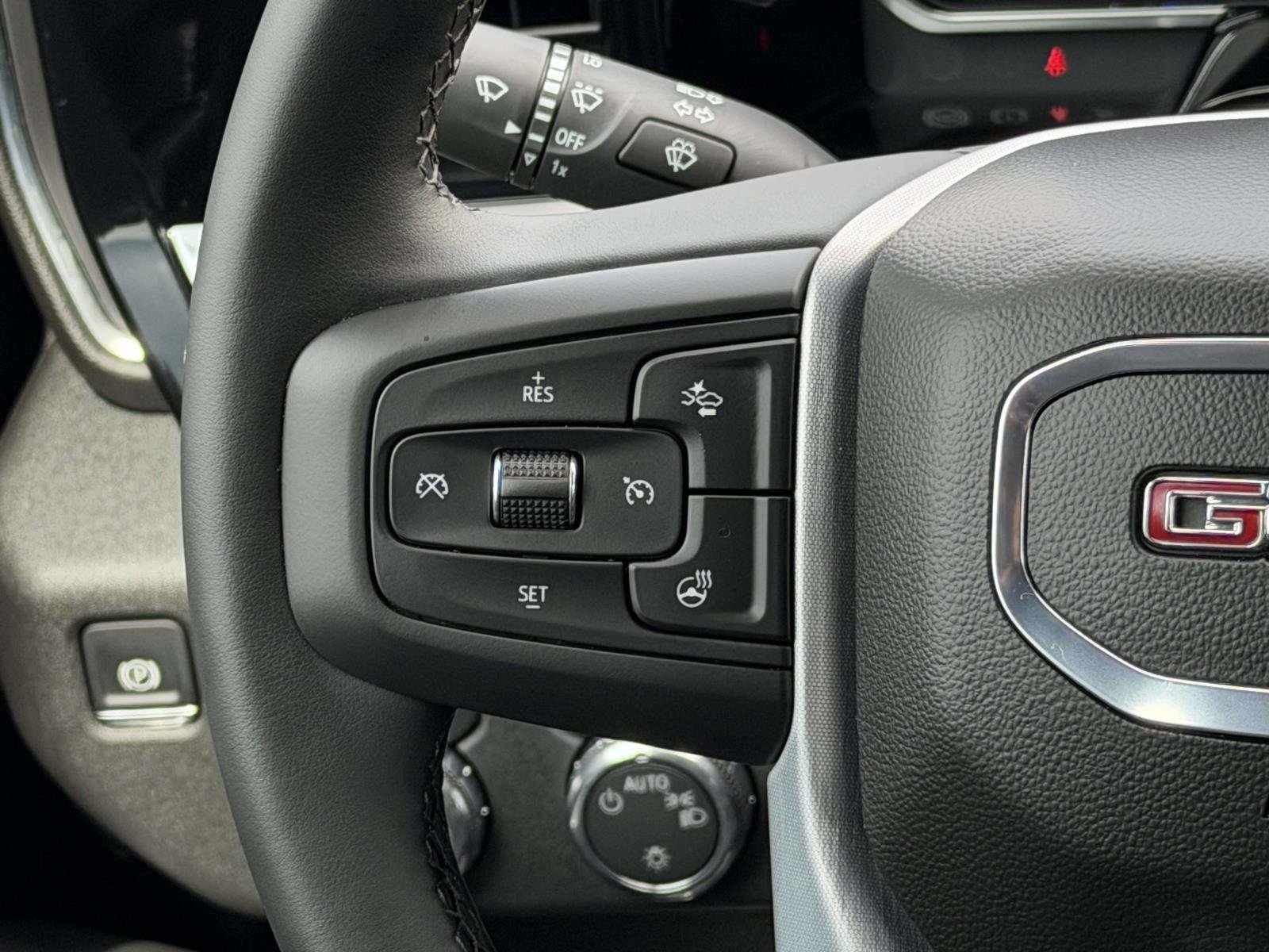 Used 2026 GMC Sierra 1500 SLE w/ Preferred Package AWD/4WD image 17