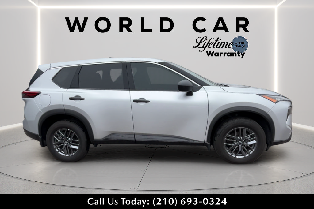 Used 2025 Nissan Rogue S AWD/4WD image 2
