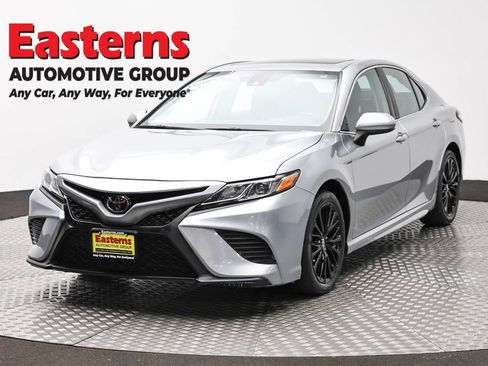 Used 2019 Toyota Camry SE FWD image 1