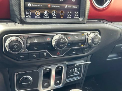 Used 2023 Jeep Wrangler Rubicon AWD/4WD image 23