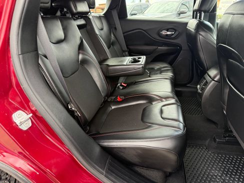 Used 2021 Jeep Cherokee Trailhawk w/ Technology Group AWD/4WD image 37
